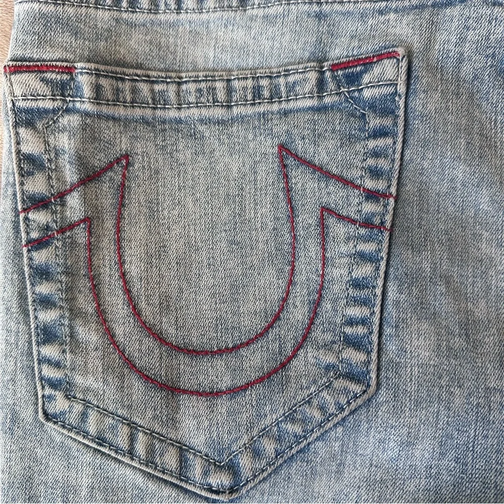 True Religion logo zip